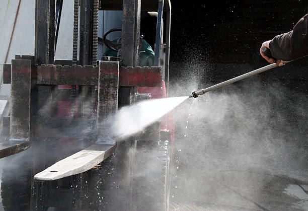 Best Pool Deck Cleaning  in Renton, WA
